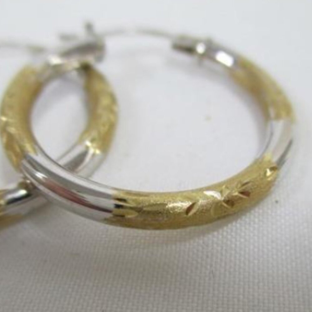 585 (14k) Two-tone White and Yellow Gold Diamond Cut Hoop Earrings Vtg Estate - Picture 10 of 11